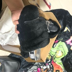 ugg slippers SIZE 4